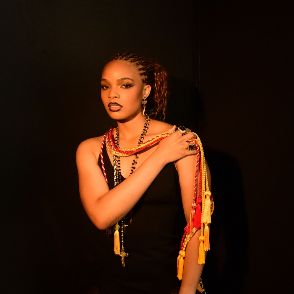 Miné Shoots for the Stars with New Single “MOONJUMP”